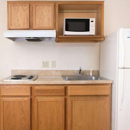 Woodspring Suites Килийн Екстериор снимка