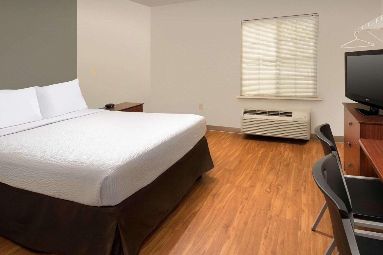 Woodspring Suites Килийн Екстериор снимка