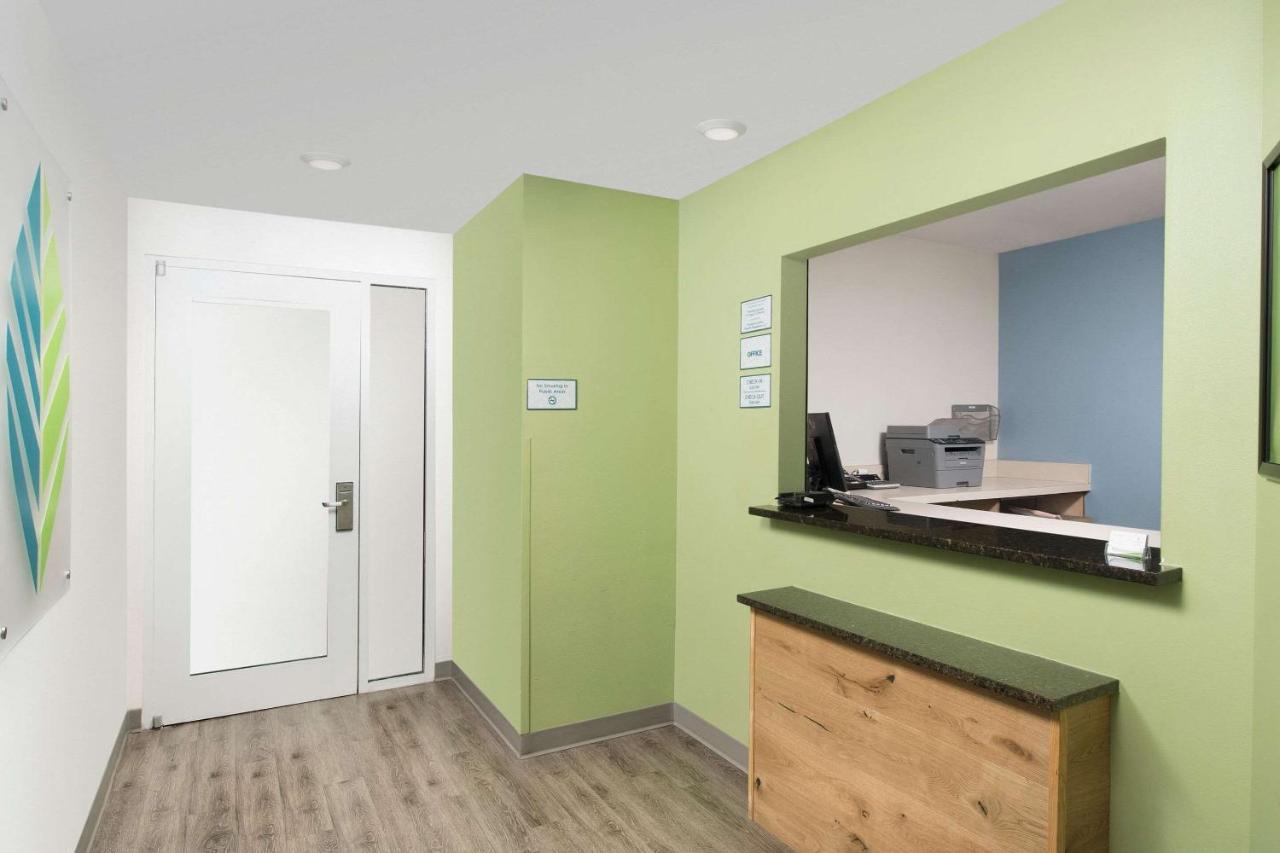 Woodspring Suites Килийн Екстериор снимка