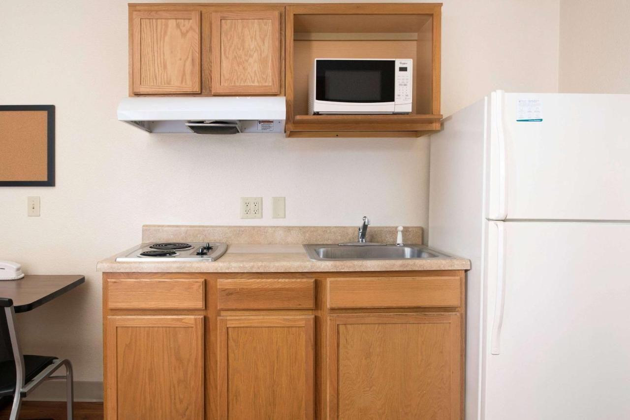 Woodspring Suites Килийн Екстериор снимка