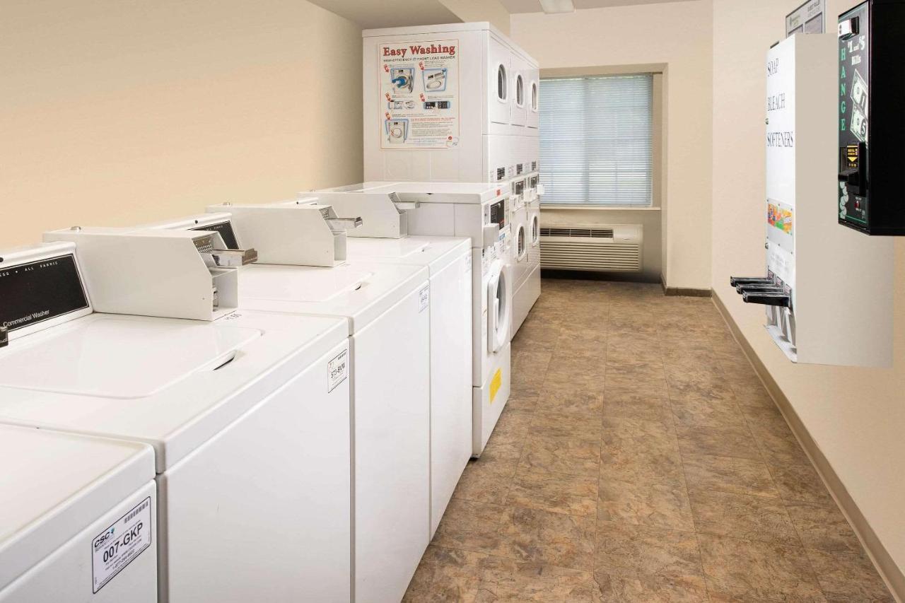 Woodspring Suites Килийн Екстериор снимка