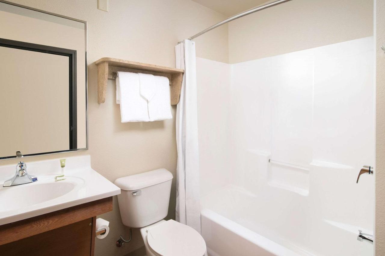 Woodspring Suites Килийн Екстериор снимка