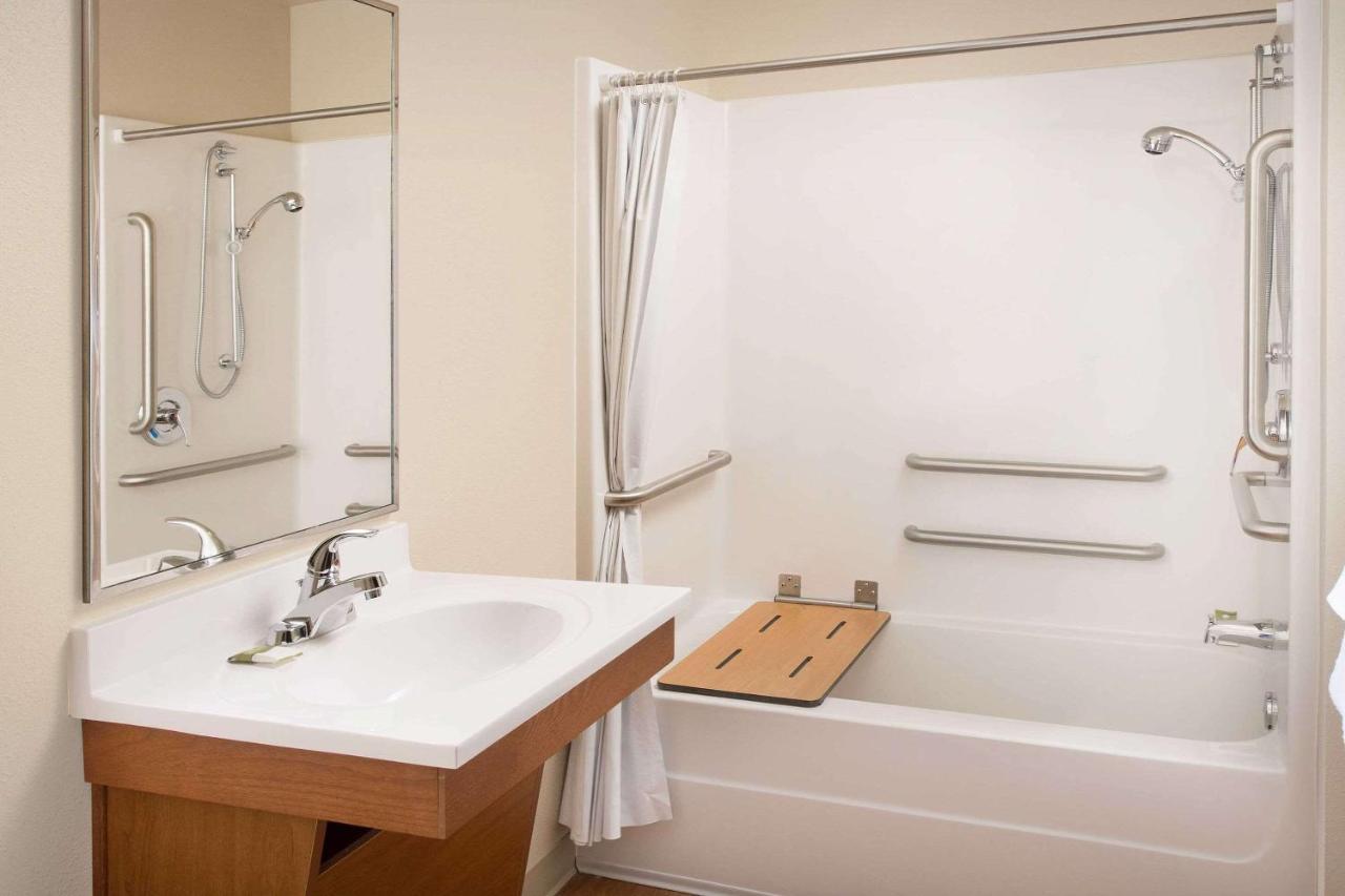 Woodspring Suites Килийн Екстериор снимка