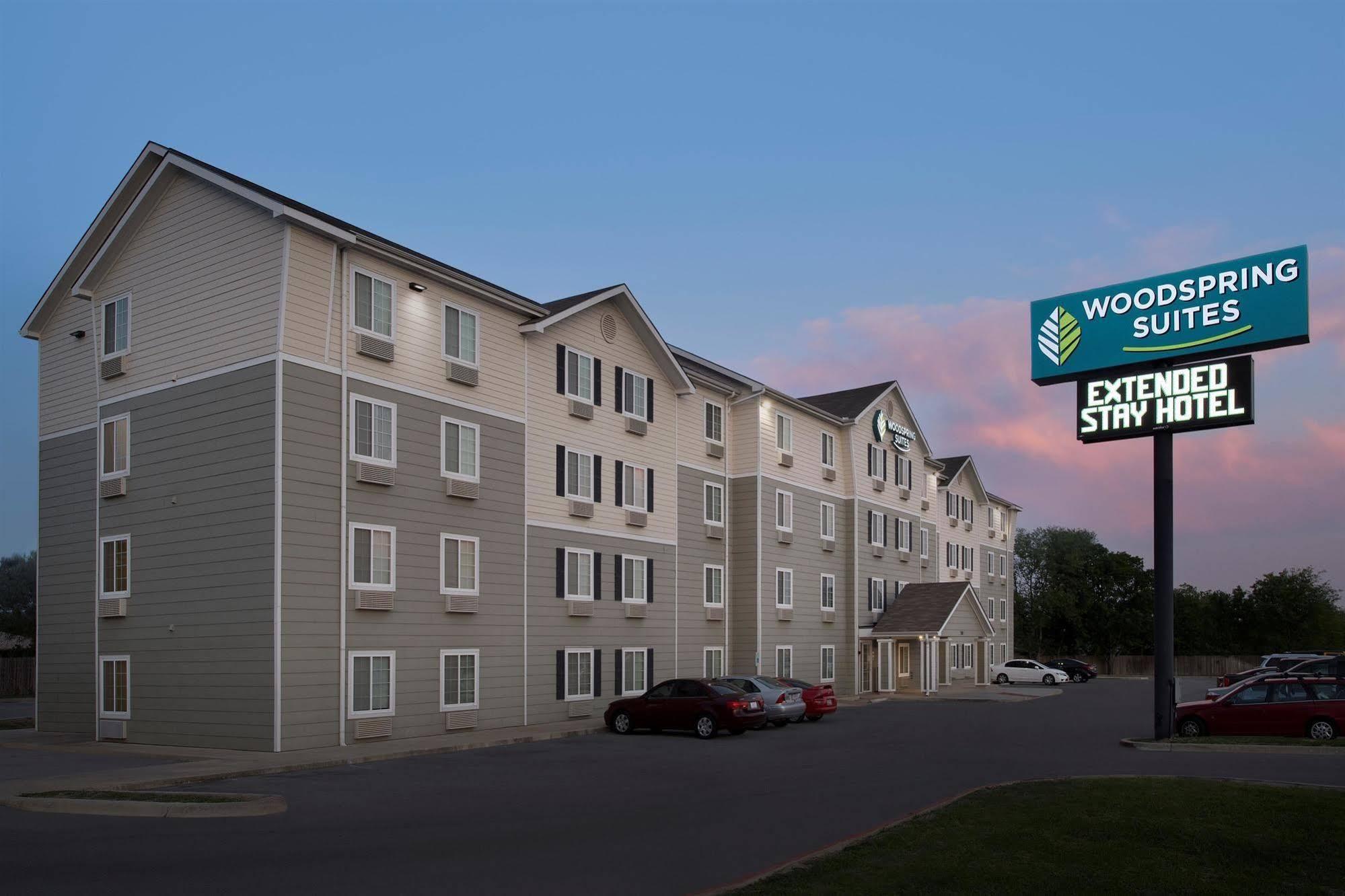 Woodspring Suites Килийн Екстериор снимка