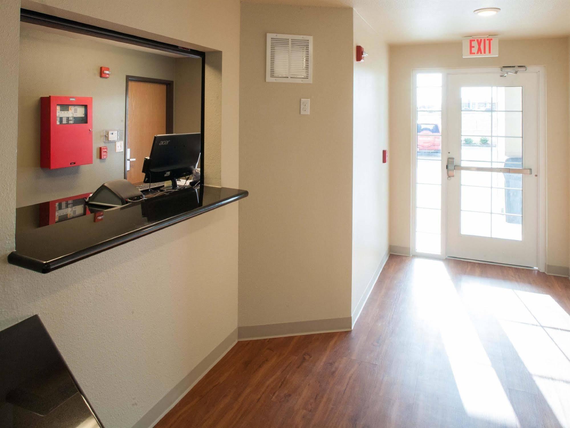 Woodspring Suites Килийн Екстериор снимка