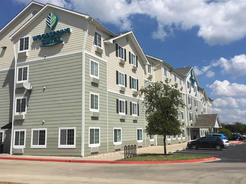 Woodspring Suites Килийн Екстериор снимка