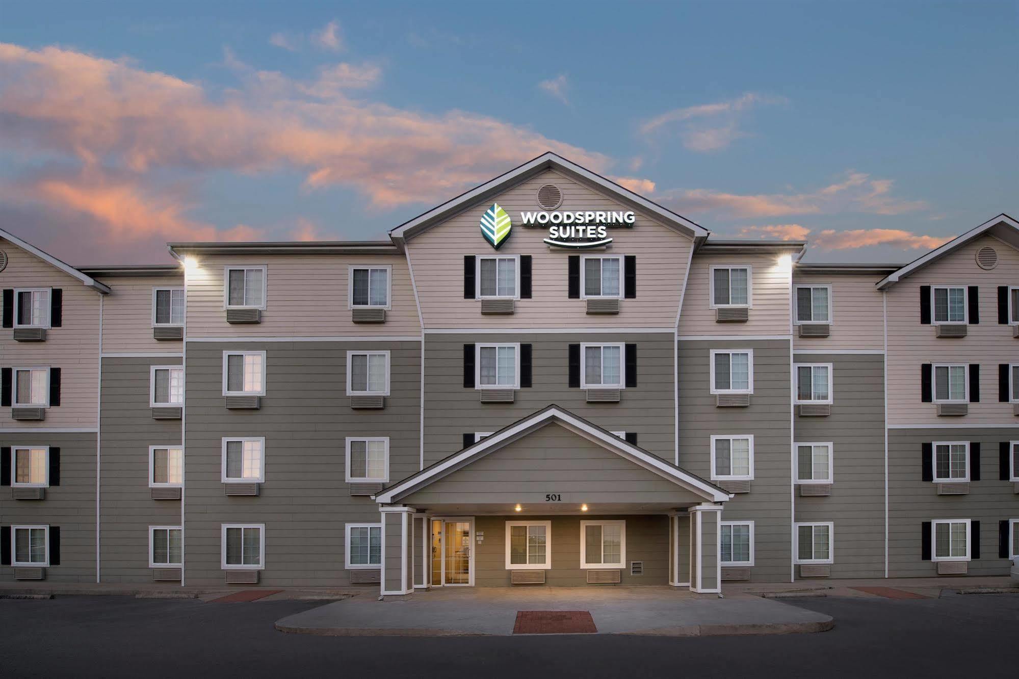 Woodspring Suites Килийн Екстериор снимка