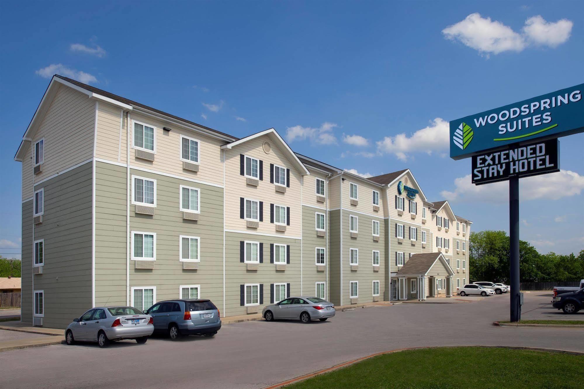 Woodspring Suites Килийн Екстериор снимка